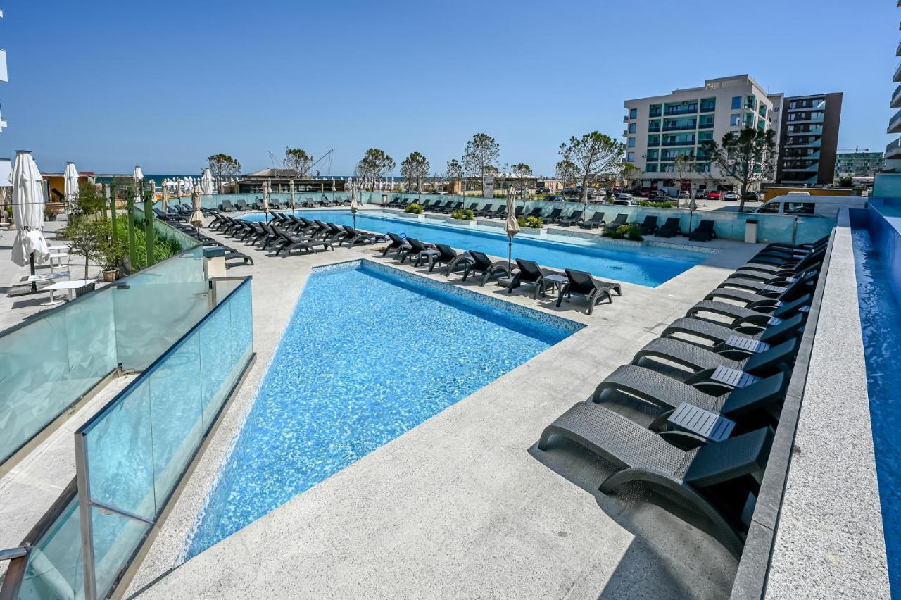 Crystal Beach - Infinity Pool & Spa Resort Năvodari Exterior foto