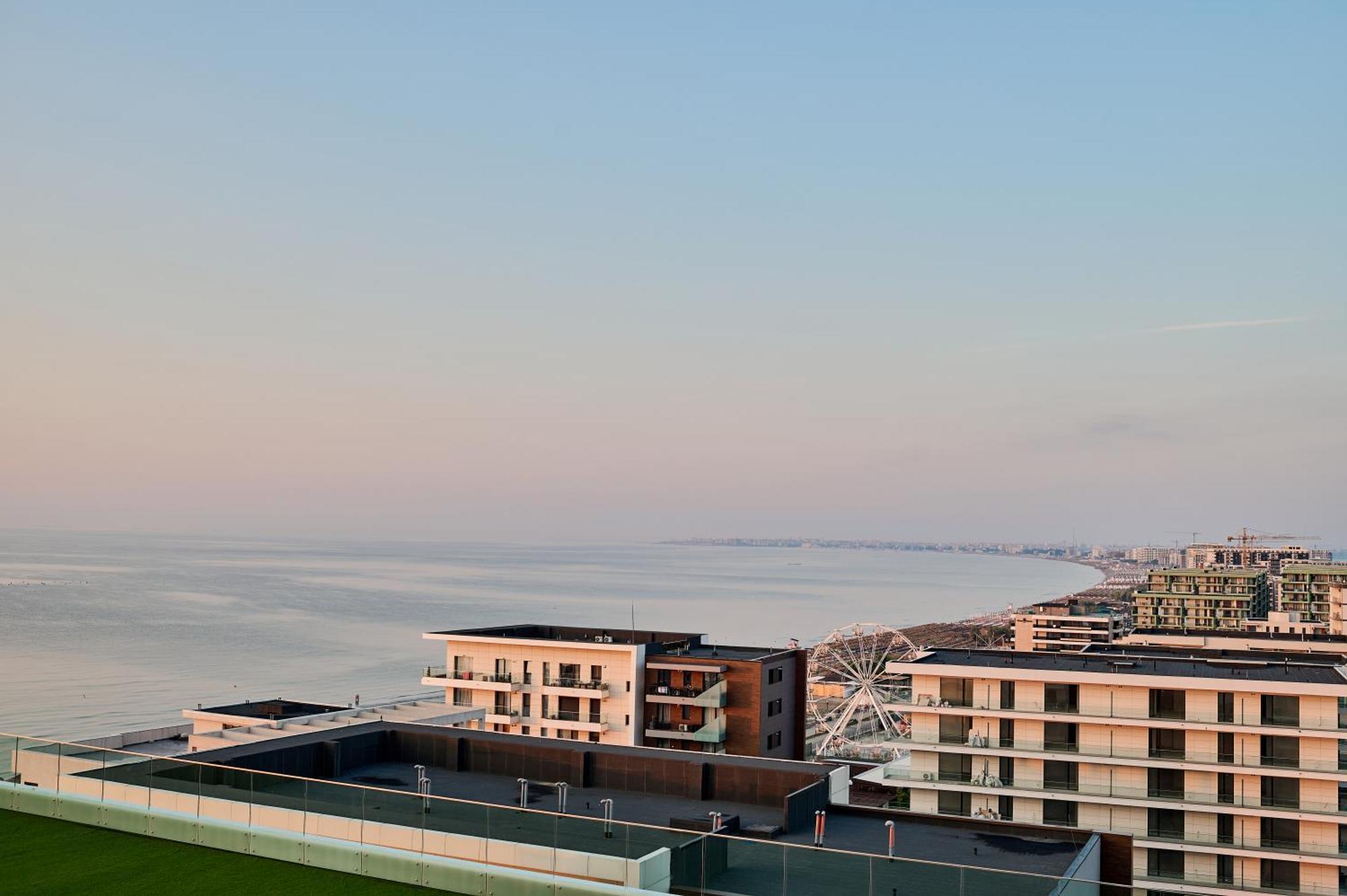 Crystal Beach - Infinity Pool & Spa Resort Năvodari Exterior foto
