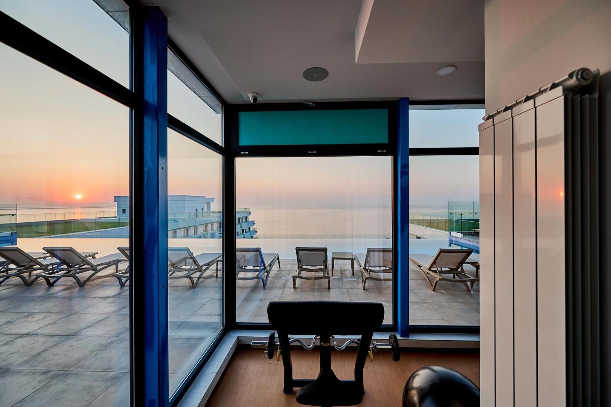Crystal Beach - Infinity Pool & Spa Resort Năvodari Exterior foto